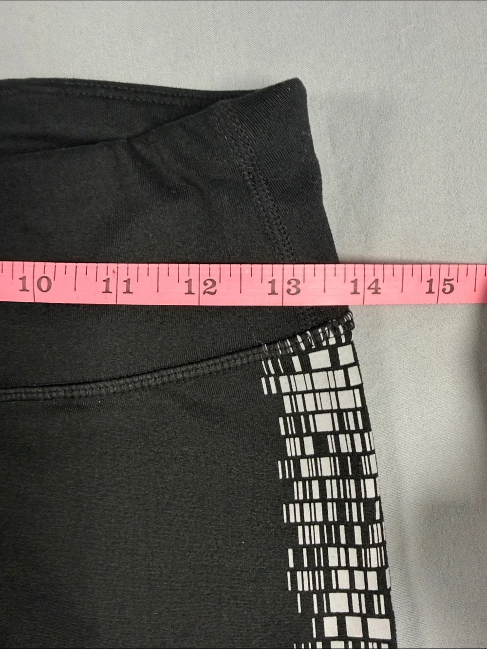 Nike Black dry fit Women’s Leggings with White Side  reflective Mosaic Print.